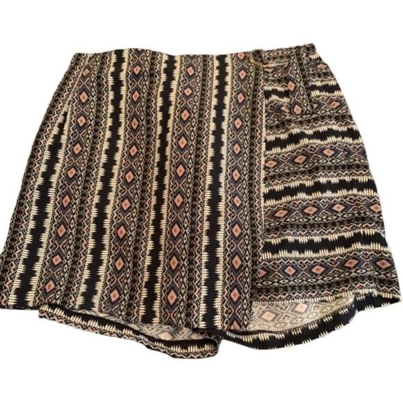 Cato Plus Size 18W Aztec Print Skort Pull-On Shorts Black White Peach - Picture 3 of 6